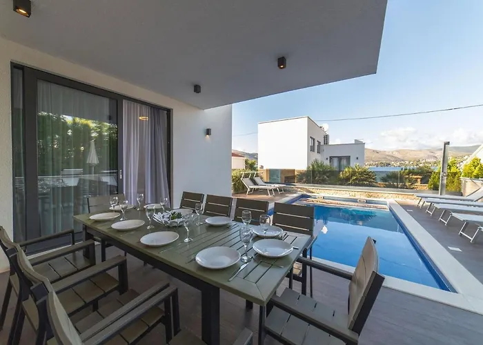 Luxury Beachfront 2 With Private Pool, Jacuzzi And Gym At The On Ciovo - Okrug Gornji * Trogir