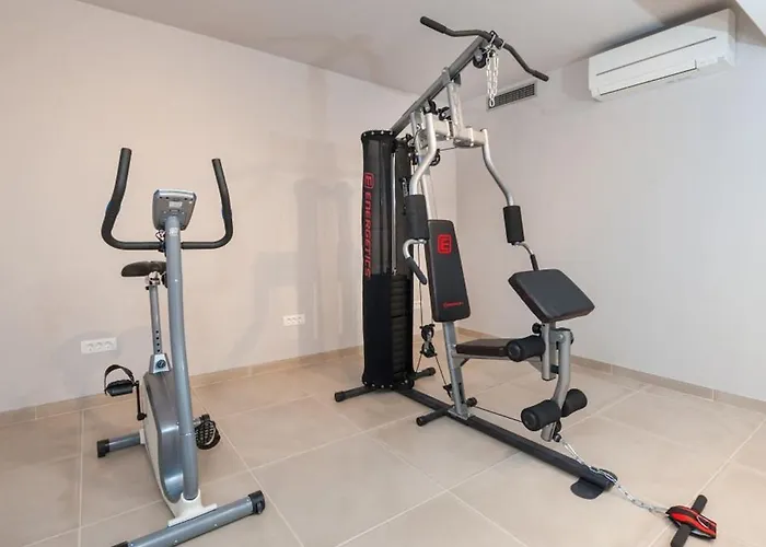 Villa Luxury Beachfront 2 With Private Pool, Jacuzzi And Gym At The On Ciovo - Okrug Gornji *