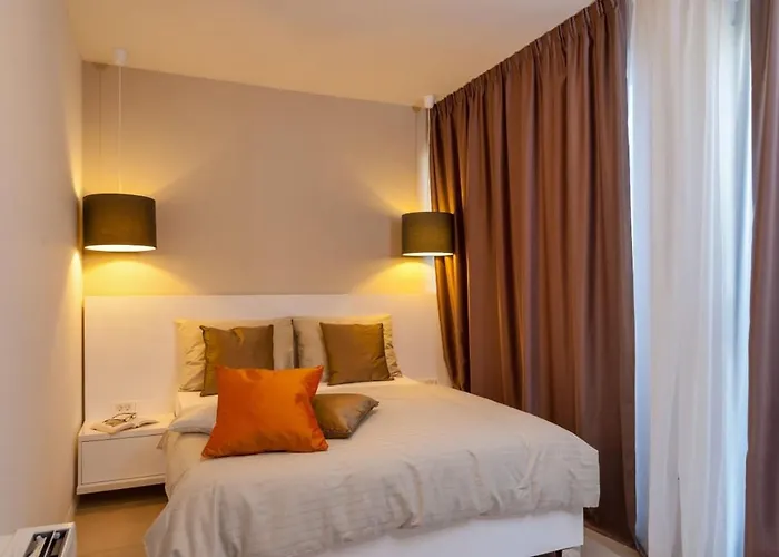 Luxury Beachfront 2 With Private Pool, Jacuzzi And Gym At The On Ciovo - Okrug Gornji *