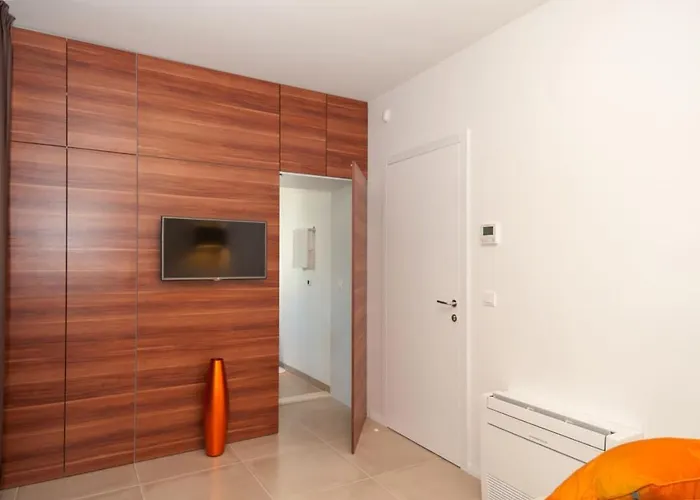 Luxury Beachfront 2 With Private Pool, Jacuzzi And Gym At The On Ciovo - Okrug Gornji Villa *