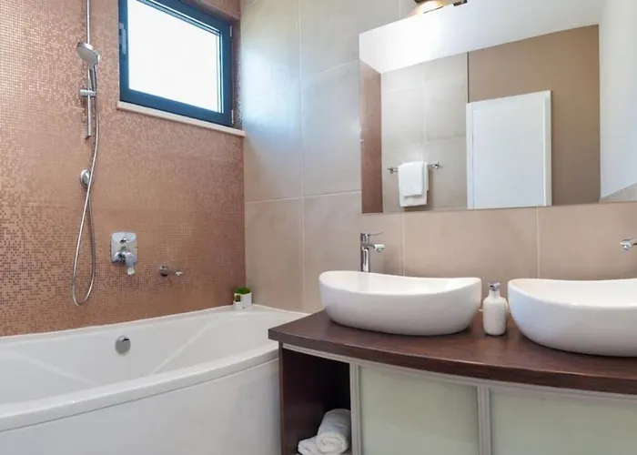 Luxury Beachfront 2 With Private Pool, Jacuzzi And Gym At The On Ciovo - Okrug Gornji *