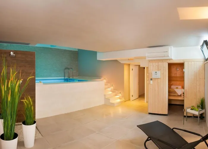 Luxury Beachfront 2 With Private Pool, Jacuzzi And Gym At The On Ciovo - Okrug Gornji