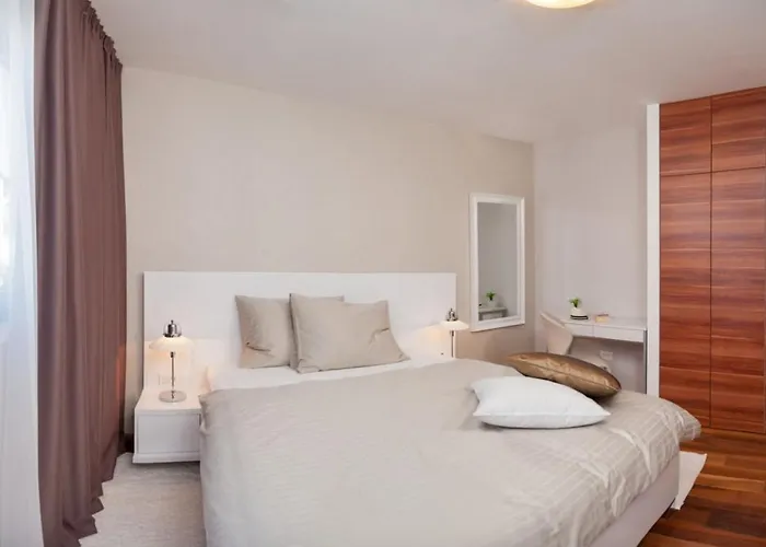 Villa Luxury Beachfront 2 With Private Pool, Jacuzzi And Gym At The On Ciovo - Okrug Gornji