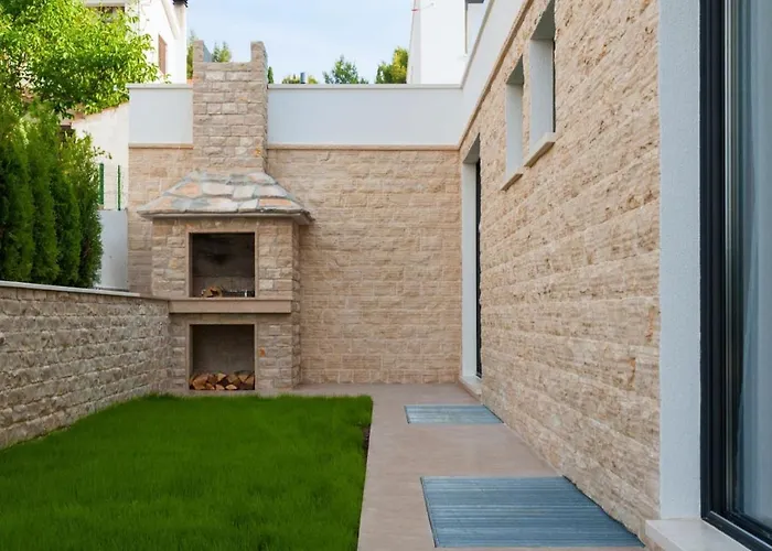 Luxury Beachfront 2 With Private Pool, Jacuzzi And Gym At The On Ciovo - Okrug Gornji Villa *