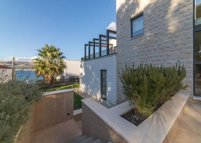 Luxury Beachfront 2 With Private Pool, Jacuzzi And Gym At The On Ciovo - Okrug Gornji * Trogir