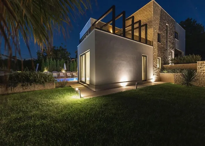 Villa Luxury Beachfront 2 With Private Pool, Jacuzzi And Gym At The On Ciovo - Okrug Gornji