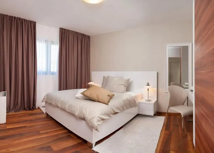 Villa Luxury Beachfront 2 With Private Pool, Jacuzzi And Gym At The On Ciovo - Okrug Gornji Trogir