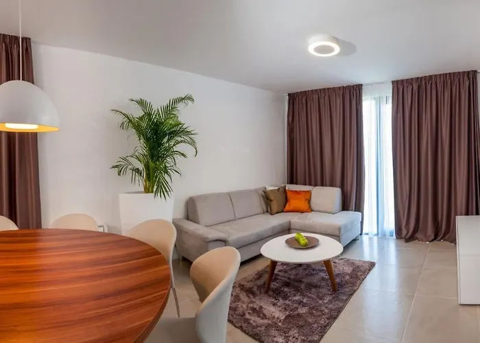 Luxury Beachfront 2 With Private Pool, Jacuzzi And Gym At The On Ciovo - Okrug Gornji Trogir