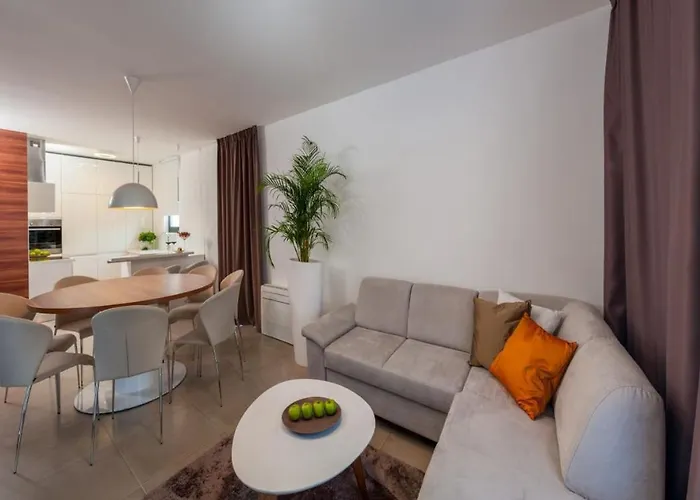 Villa Luxury Beachfront 2 With Private Pool, Jacuzzi And Gym At The On Ciovo - Okrug Gornji Trogir