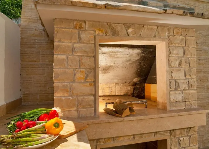 Luxury Beachfront 2 With Private Pool, Jacuzzi And Gym At The On Ciovo - Okrug Gornji Trogir