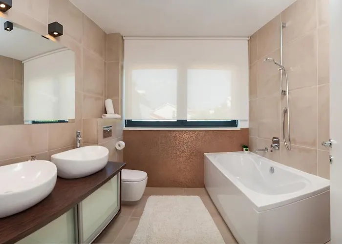 Luxury Beachfront 2 With Private Pool, Jacuzzi And Gym At The On Ciovo - Okrug Gornji * Trogir