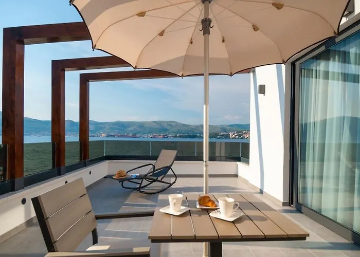 Luxury Beachfront 2 With Private Pool, Jacuzzi And Gym At The On Ciovo - Okrug Gornji Villa