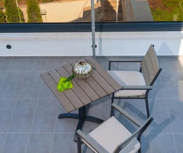 Luxury Beachfront 2 With Private Pool, Jacuzzi And Gym At The On Ciovo - Okrug Gornji *