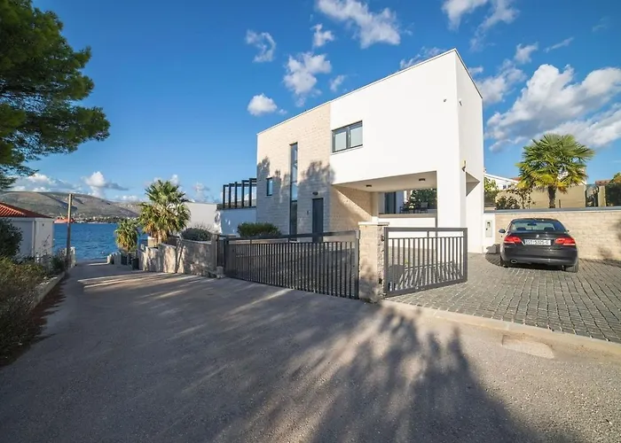 Luxury Beachfront 2 With Private Pool, Jacuzzi And Gym At The On Ciovo - Okrug Gornji Villa *
