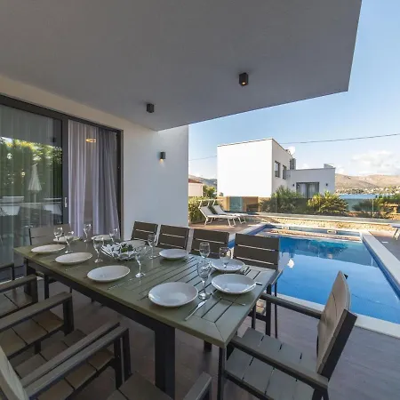 Luxury Beachfront 2 With Private Pool, Jacuzzi And Gym At The On Ciovo - Okrug Gornji * Trogir