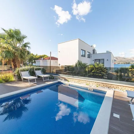 Luxury Beachfront 2 With Private Pool, Jacuzzi And Gym At The On Ciovo - Okrug Gornji