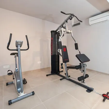 Villa Luxury Beachfront 2 With Private Pool, Jacuzzi And Gym At The On Ciovo - Okrug Gornji *