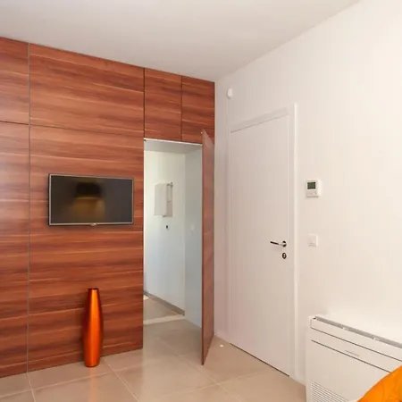 Luxury Beachfront 2 With Private Pool, Jacuzzi And Gym At The On Ciovo - Okrug Gornji Villa *