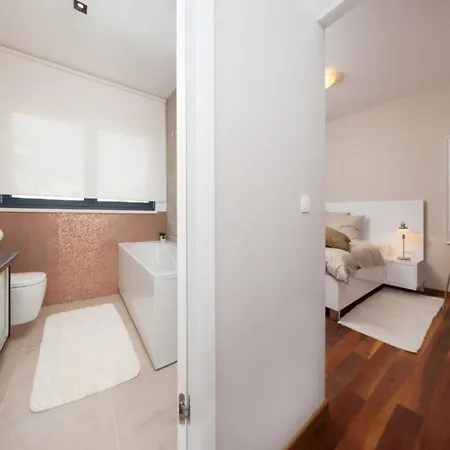 Luxury Beachfront 2 With Private Pool, Jacuzzi And Gym At The On Ciovo - Okrug Gornji *