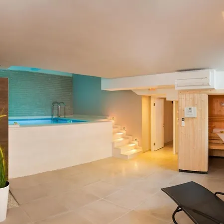 Luxury Beachfront 2 With Private Pool, Jacuzzi And Gym At The On Ciovo - Okrug Gornji