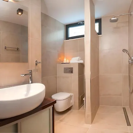 Luxury Beachfront 2 With Private Pool, Jacuzzi And Gym At The On Ciovo - Okrug Gornji Βίλα