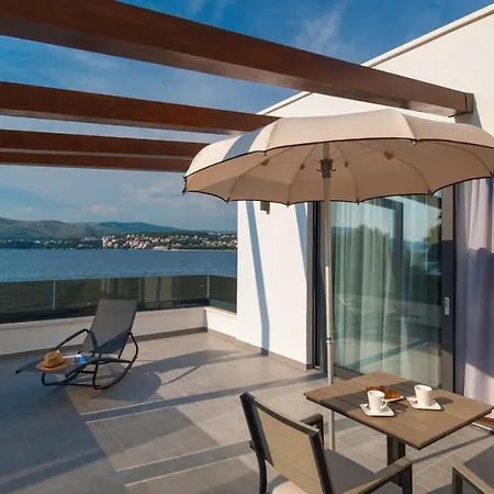 Villa Luxury Beachfront 2 With Private Pool, Jacuzzi And Gym At The On Ciovo - Okrug Gornji Trogir