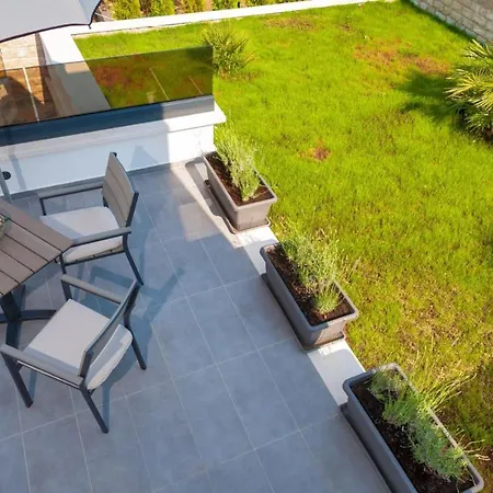 Villa Luxury Beachfront 2 With Private Pool, Jacuzzi And Gym At The On Ciovo - Okrug Gornji Trogir