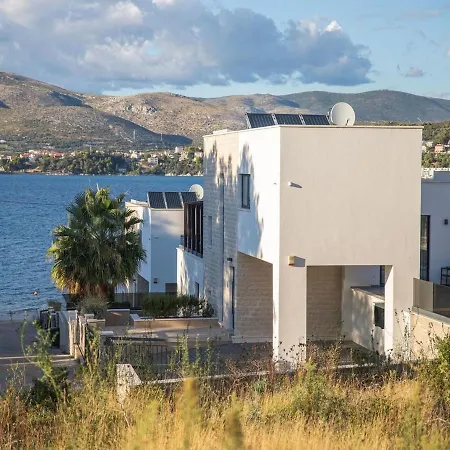 Luxury Beachfront 2 With Private Pool, Jacuzzi And Gym At The On Ciovo - Okrug Gornji * Trogir