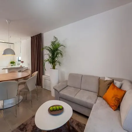 Villa Luxury Beachfront 2 With Private Pool, Jacuzzi And Gym At The On Ciovo - Okrug Gornji Trogir