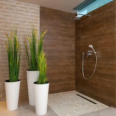 Luxury Beachfront 2 With Private Pool, Jacuzzi And Gym At The On Ciovo - Okrug Gornji