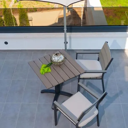 Luxury Beachfront 2 With Private Pool, Jacuzzi And Gym At The On Ciovo - Okrug Gornji *