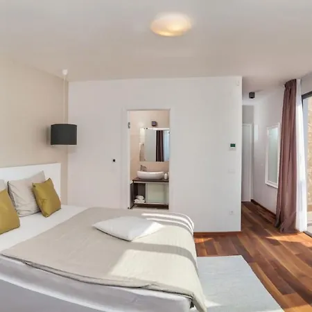 Luxury Beachfront 2 With Private Pool, Jacuzzi And Gym At The On Ciovo - Okrug Gornji Willa *