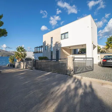 Luxury Beachfront 2 With Private Pool, Jacuzzi And Gym At The On Ciovo - Okrug Gornji Βίλα *