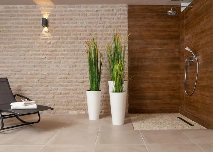 Luxury Beachfront 2 With Private Pool, Jacuzzi And Gym At The On Ciovo - Okrug Gornji *