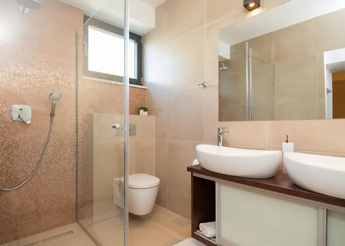 Villa Luxury Beachfront 2 With Private Pool, Jacuzzi And Gym At The On Ciovo - Okrug Gornji *