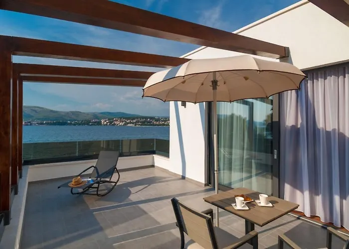 Villa Luxury Beachfront 2 With Private Pool, Jacuzzi And Gym At The On Ciovo - Okrug Gornji Trogir