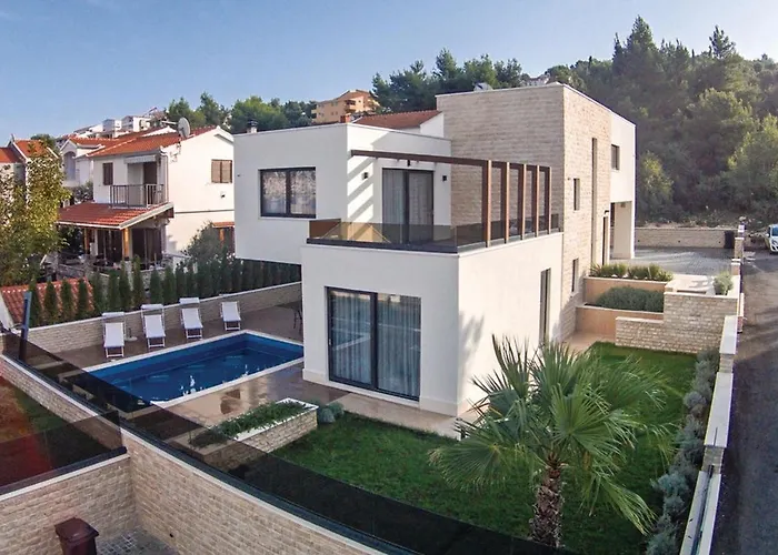 Luxury Beachfront 2 With Private Pool, Jacuzzi And Gym At The On Ciovo - Okrug Gornji Villa