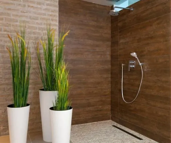 Luxury Beachfront 2 With Private Pool, Jacuzzi And Gym At The On Ciovo - Okrug Gornji