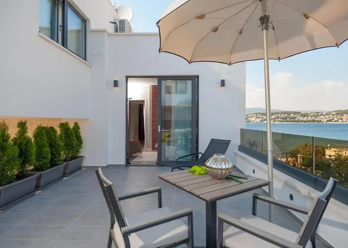Luxury Beachfront 2 With Private Pool, Jacuzzi And Gym At The On Ciovo - Okrug Gornji Villa Trogir