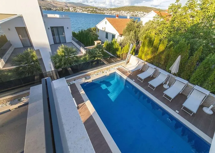 Villa Luxury Beachfront 2 With Private Pool, Jacuzzi And Gym At The On Ciovo - Okrug Gornji *