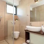 Vila Luxury Beachfront Villa Trogir 2 with private pool, jacuzzi&gym at the beach on Ciovo - Okrug Gornji *