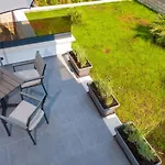 Vila Luxury Beachfront Villa Trogir 2 with private pool, jacuzzi&gym at the beach on Ciovo - Okrug Gornji Trogir