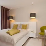 Vila Luxury Beachfront Villa Trogir 2 with private pool, jacuzzi&gym at the beach on Ciovo - Okrug Gornji