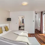 Luxury Beachfront Villa Trogir 2 with private pool, jacuzzi&gym at the beach on Ciovo - Okrug Gornji Vila *