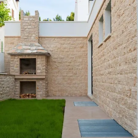 Luxury Beachfront Villa Trogir 2 with private pool, jacuzzi&gym at the beach on Ciovo - Okrug Gornji Vila *