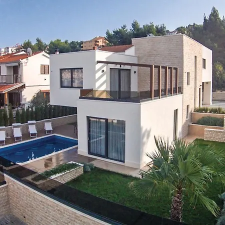 Luxury Beachfront Trogir: Private Pool & Gym On Ciovo Vila
